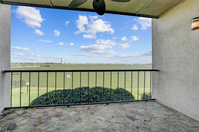 351 Lakeside Lane 102, Houston, TX 77058