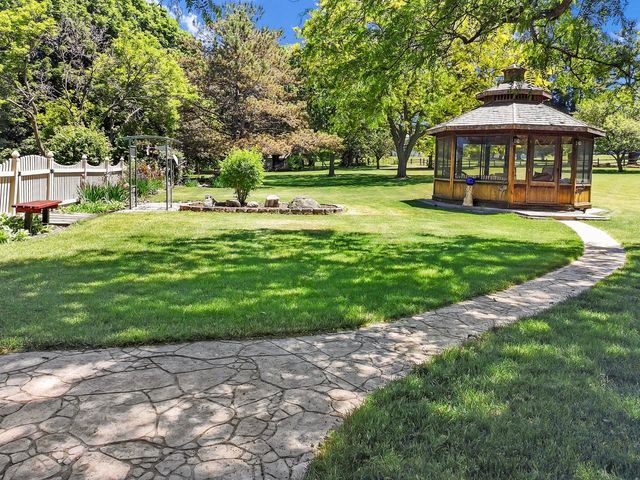 W295S10874 Highway ES, Mukwonago, WI 53149