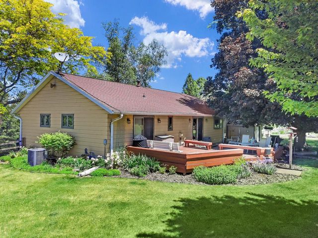 W295S10874 Highway ES, Mukwonago, WI 53149