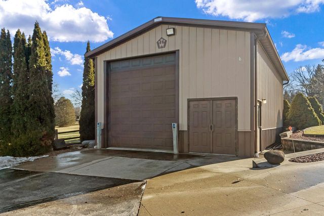 W295S10874 Highway ES, Mukwonago, WI 53149