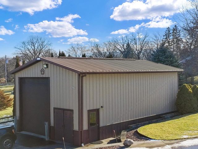 W295S10874 Highway ES, Mukwonago, WI 53149