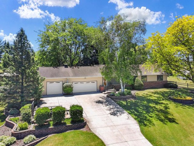 W295S10874 Highway ES, Mukwonago, WI 53149