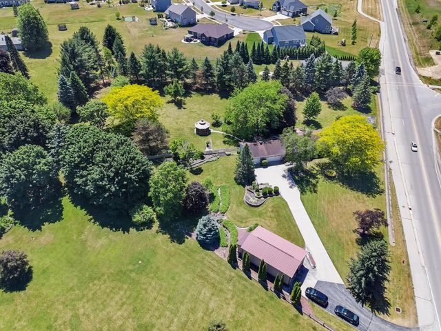 W295S10874 Highway ES, Mukwonago, WI 53149