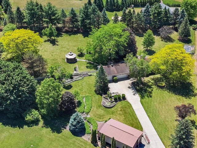 W295S10874 Highway ES, Mukwonago, WI 53149