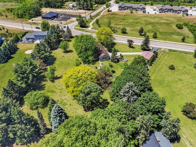 W295S10874 Highway ES, Mukwonago, WI 53149