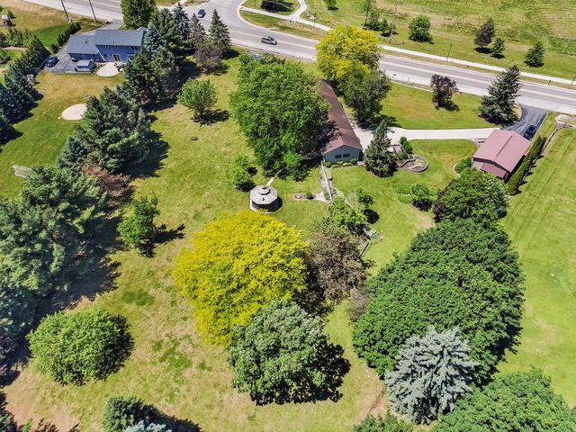 W295S10874 Highway ES, Mukwonago, WI 53149