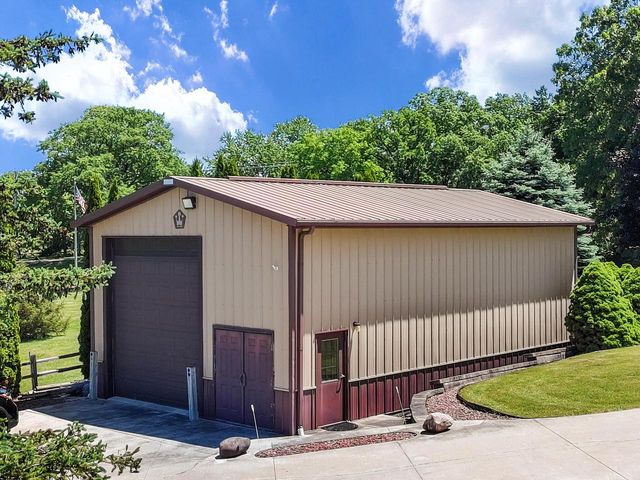 W295S10874 Highway ES, Mukwonago, WI 53149