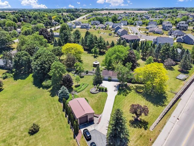 W295S10874 Highway ES, Mukwonago, WI 53149