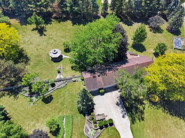 W295S10874 Highway ES, Mukwonago, WI 53149