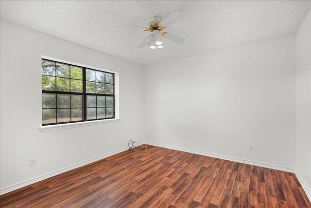 620 Panorama Road, La Grange, TX 78945