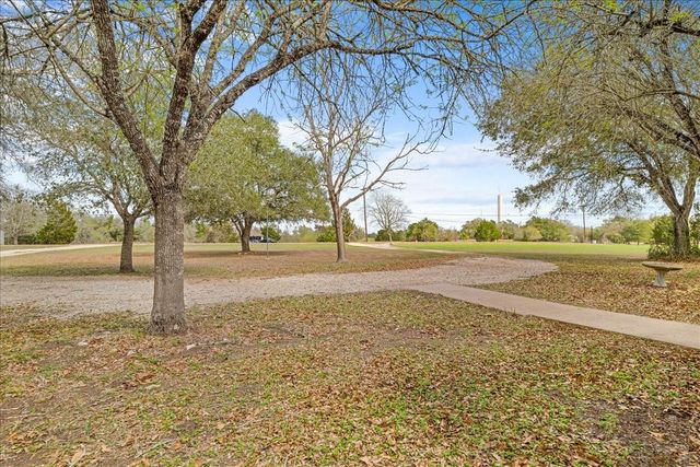 620 Panorama Road, La Grange, TX 78945