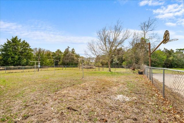 620 Panorama Road, La Grange, TX 78945