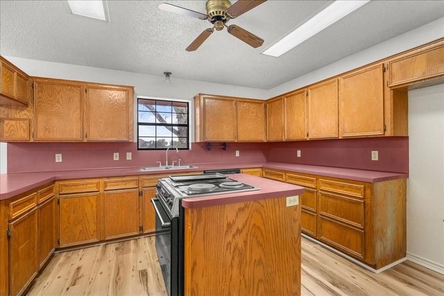 620 Panorama Road, La Grange, TX 78945