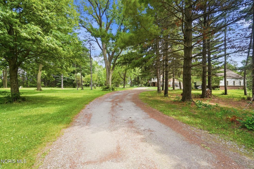 26430 Hull Prairie Road, Perrysburg, OH 43551