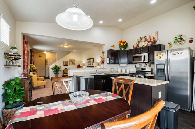 28 VISTA DEL CERRO Drive, Los Lunas, NM 87031