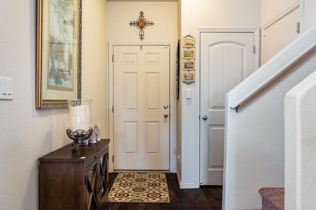 28 VISTA DEL CERRO Drive, Los Lunas, NM 87031
