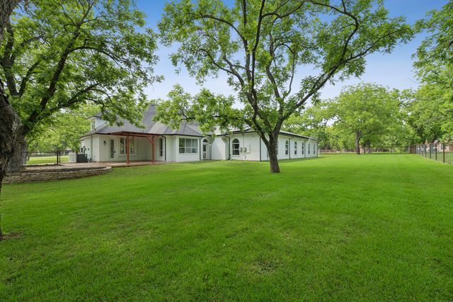 5501 Equestrian Drive, Granbury, TX 76049