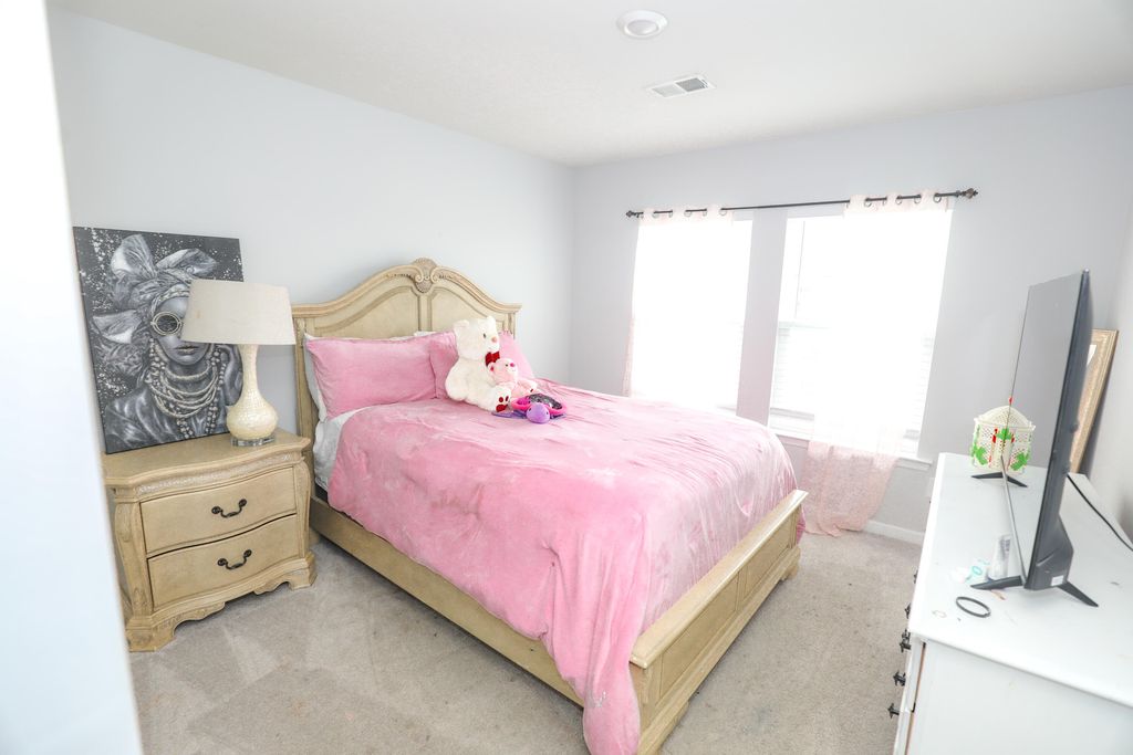 Image 15 of property listing at 208 Garden Lily Lane, Summerville, SC 29485