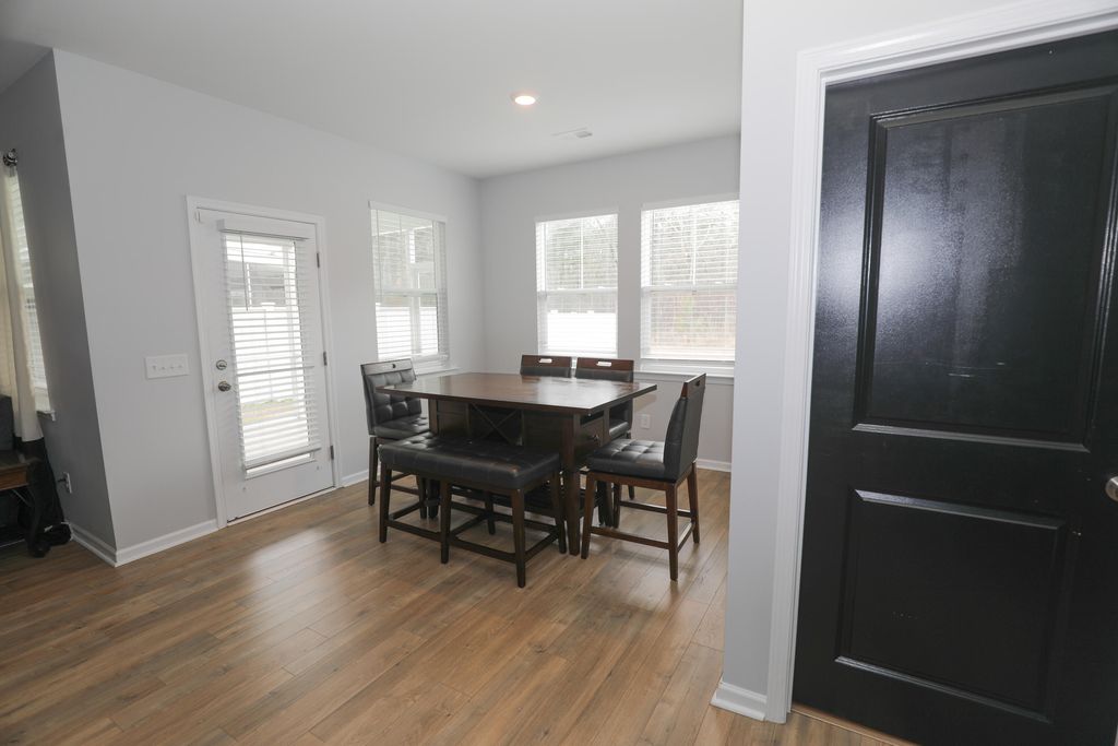 Image 20 of property listing at 208 Garden Lily Lane, Summerville, SC 29485