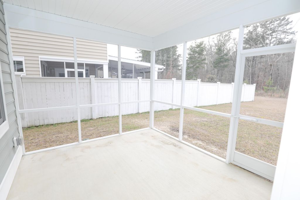 Image 8 of property listing at 208 Garden Lily Lane, Summerville, SC 29485