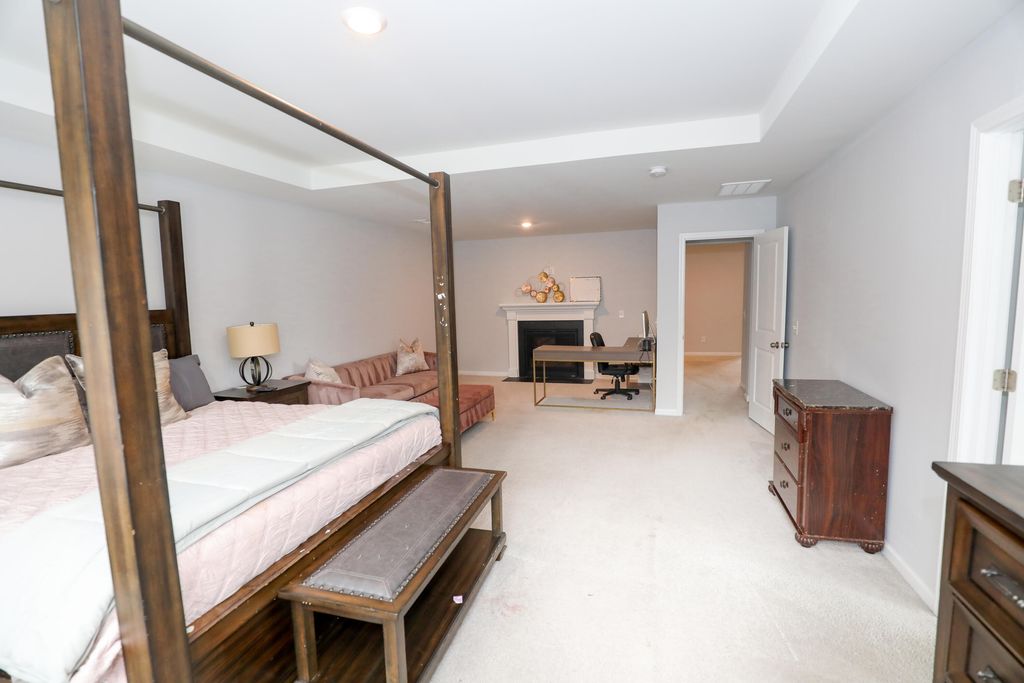 Image 9 of property listing at 208 Garden Lily Lane, Summerville, SC 29485