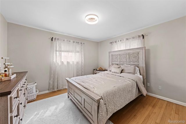 4692 McKinley Street, Dearborn Heights, MI 48125