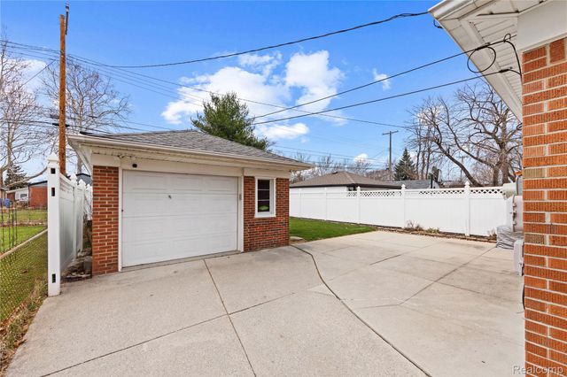4692 McKinley Street, Dearborn Heights, MI 48125