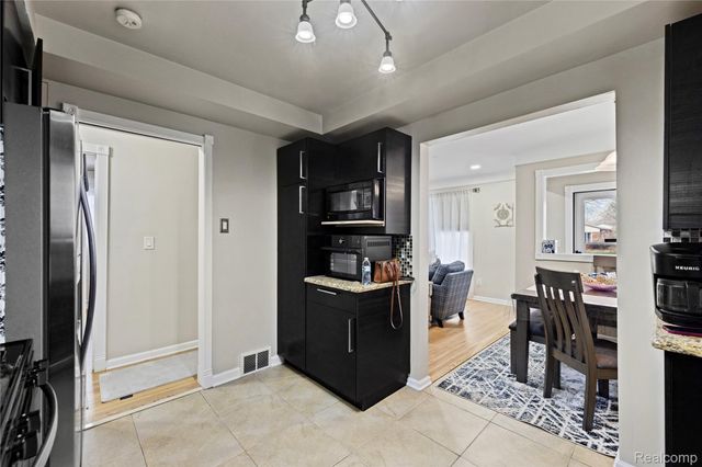 4692 McKinley Street, Dearborn Heights, MI 48125