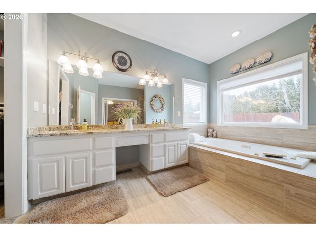 4527 Nw CENTER Ct, Camas, WA 98607