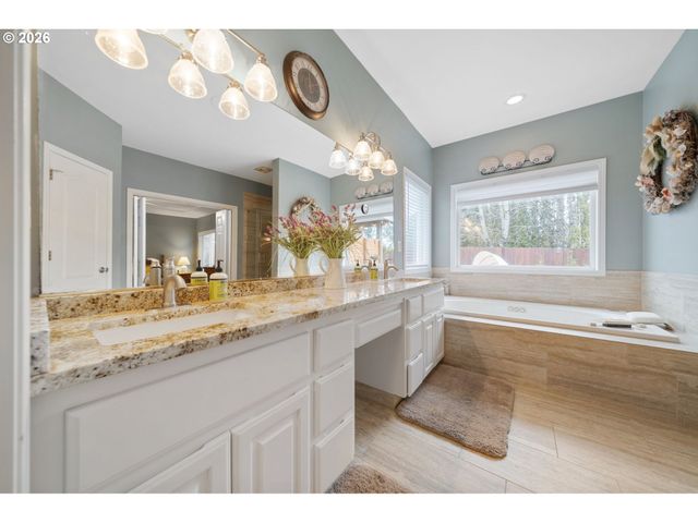 4527 Nw CENTER Ct, Camas, WA 98607