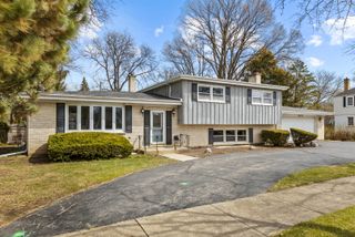 410 W Kirchhoff Road, Arlington Heights, IL 60005