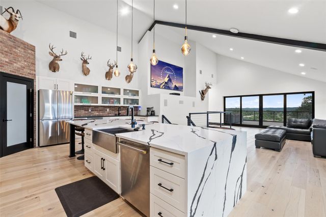 561 Broken Bit TRL, Dripping Springs, TX 78620