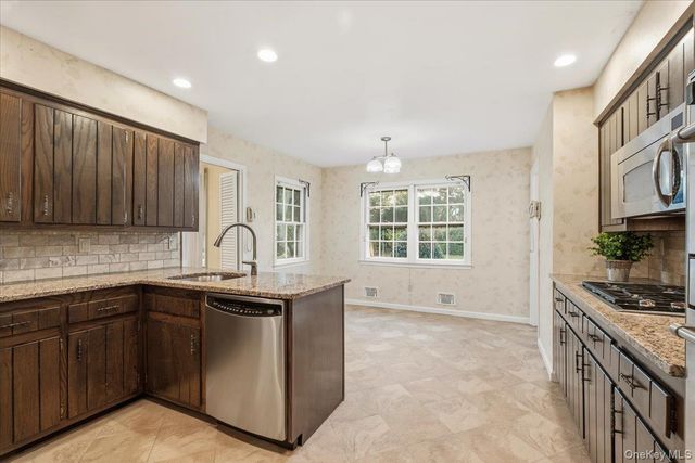 71 Midchester Avenue, White Plains, NY 10606