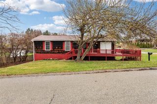 2715 Myrtle Dr, Lower Burrell, PA 15068