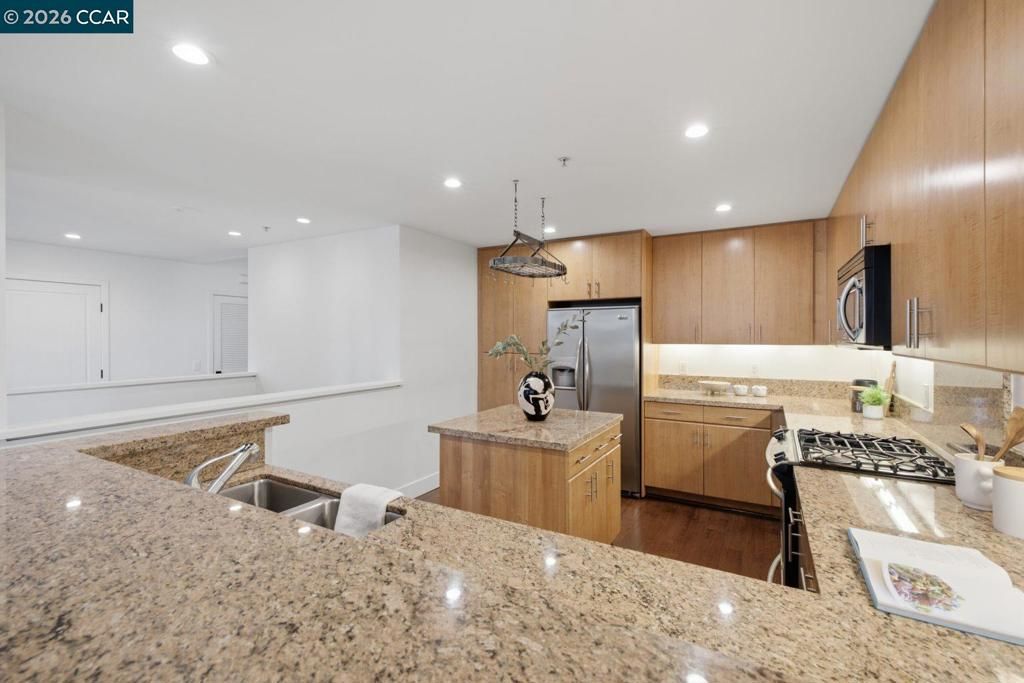 Image 16 of property listing at 438 W Grand Ave 418, Oakland, CA 94612