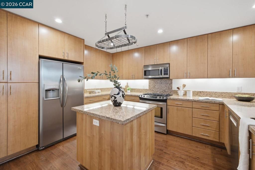 Image 18 of property listing at 438 W Grand Ave 418, Oakland, CA 94612