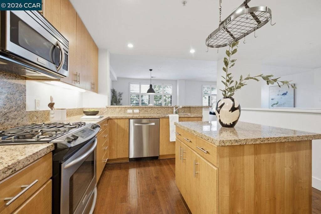 Image 19 of property listing at 438 W Grand Ave 418, Oakland, CA 94612