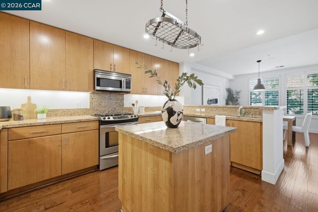 Image 21 of property listing at 438 W Grand Ave 418, Oakland, CA 94612
