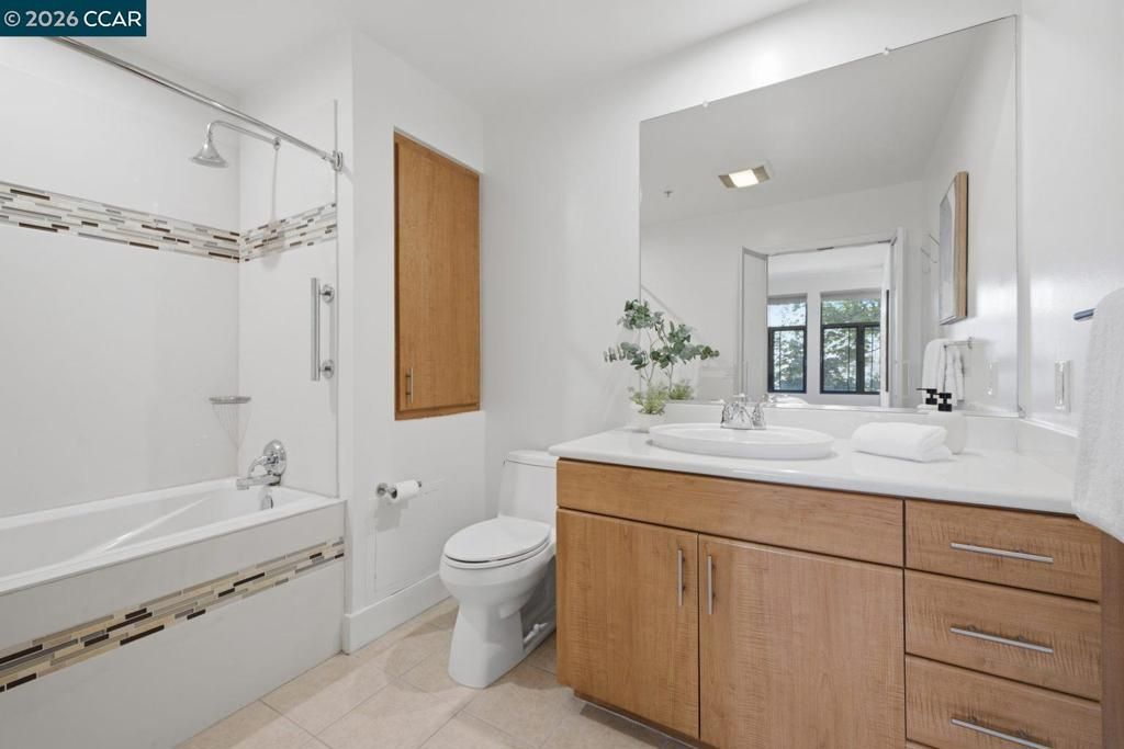 Image 32 of property listing at 438 W Grand Ave 418, Oakland, CA 94612