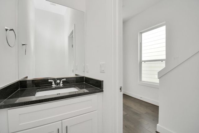 420 Janisch Road F, Houston, TX 77018