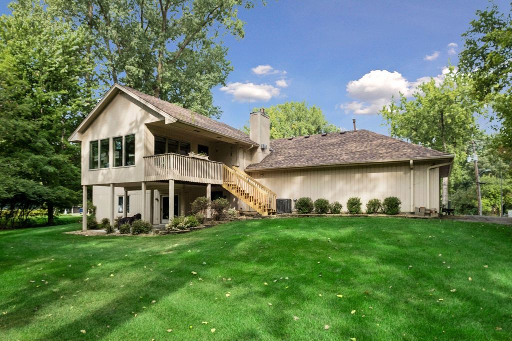 7 Kaiser Avenue, Medicine Lake, MN 55441 — photo 4
