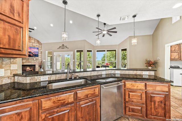 563 Cambridge, New Braunfels, TX 78132