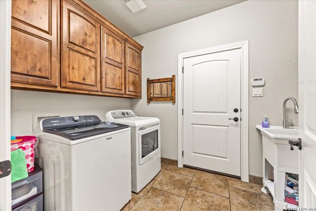 563 Cambridge, New Braunfels, TX 78132