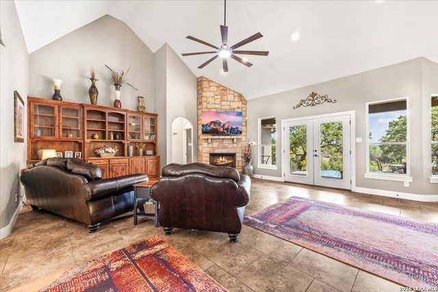 563 Cambridge, New Braunfels, TX 78132