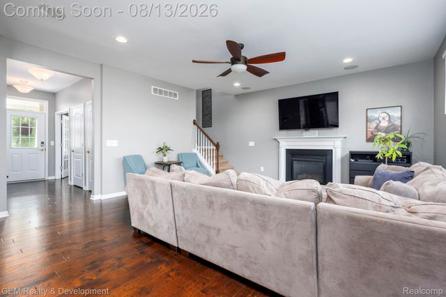 8066 Chestnut Drive, Westland, MI 48185
