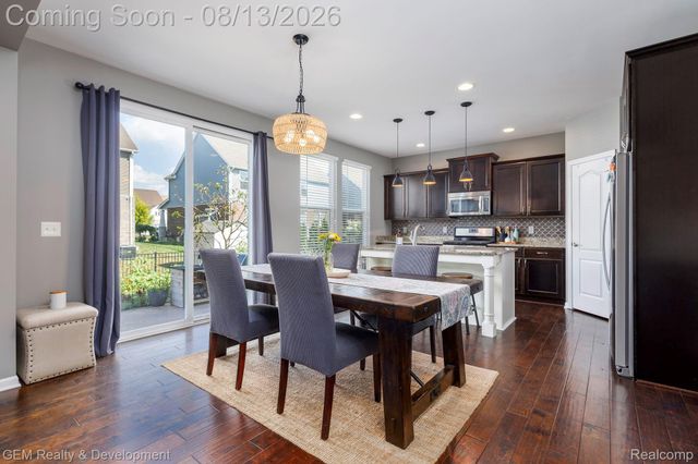 8066 Chestnut Drive, Westland, MI 48185