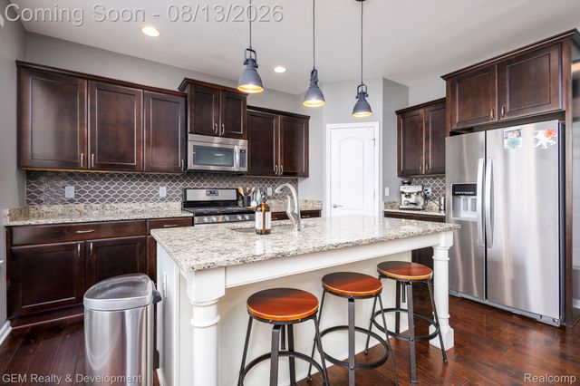 8066 Chestnut Drive, Westland, MI 48185