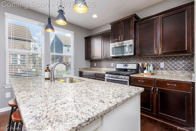 8066 Chestnut Drive, Westland, MI 48185