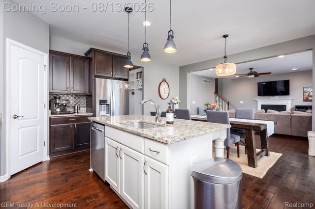 8066 Chestnut Drive, Westland, MI 48185