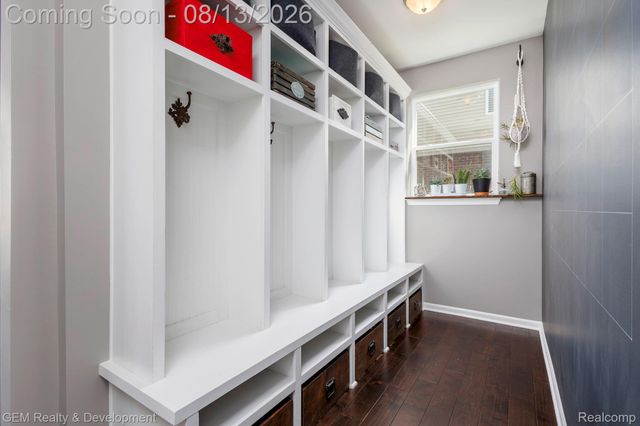 8066 Chestnut Drive, Westland, MI 48185